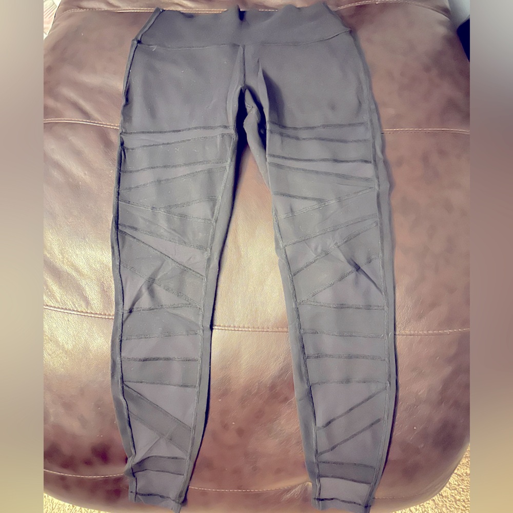 Lululemon Women’s Wunder Under Leggings w/Mesh in Black - 8